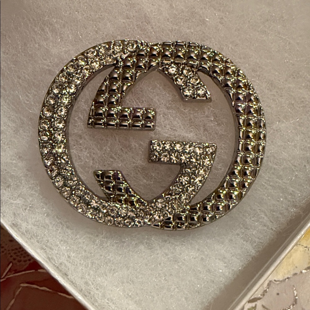 Fashion Jewelry Silver Crystal Embellished Brooch - Picture 3 of 9